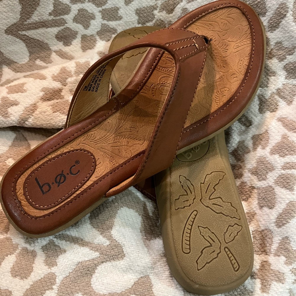 b.o.c Zita Brown Summer Flip Flops Sz. 7